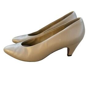 Easy Spirit Low Heel Pumps Vintage Womens 7M Beige Leather Pointed Toe